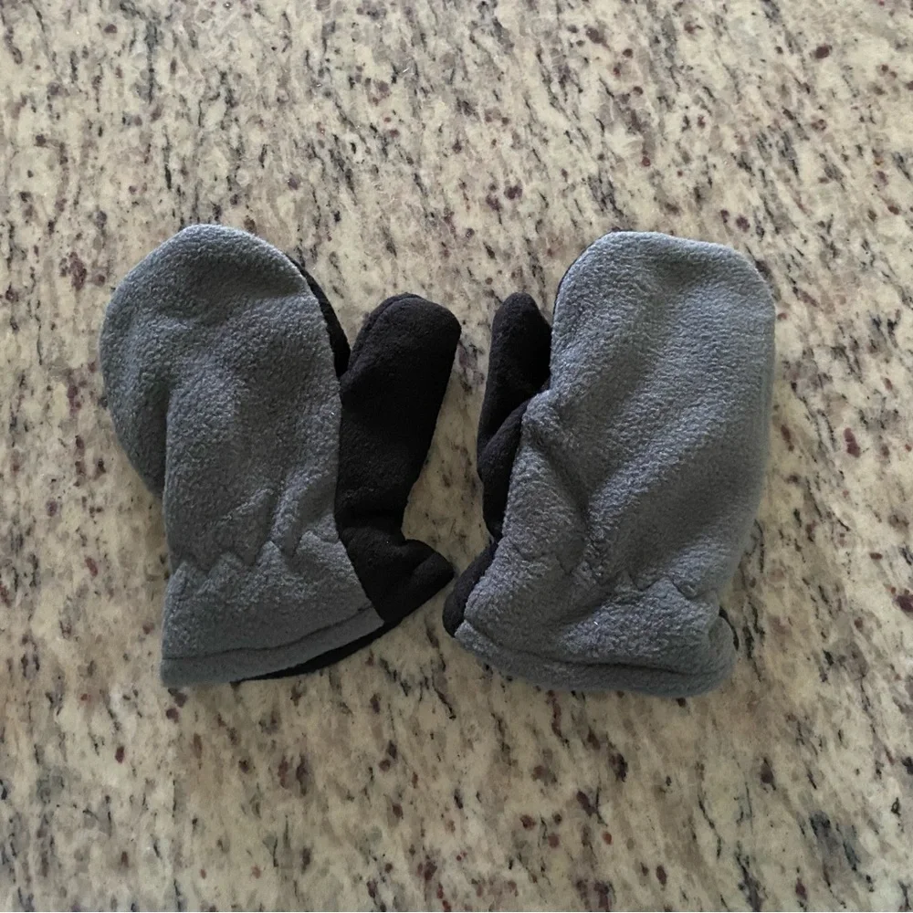 Dinosaur hat gloves scarf 12-24 months set gray lime green new without tags